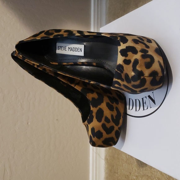 Steve Madden Nala Pumps, size 5.5 - Picture 3 of 4